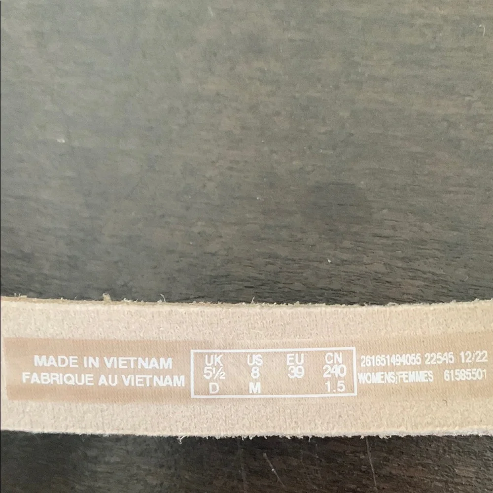 Elegant Women's Cream Wedge Sandals - Picture 9 of 10